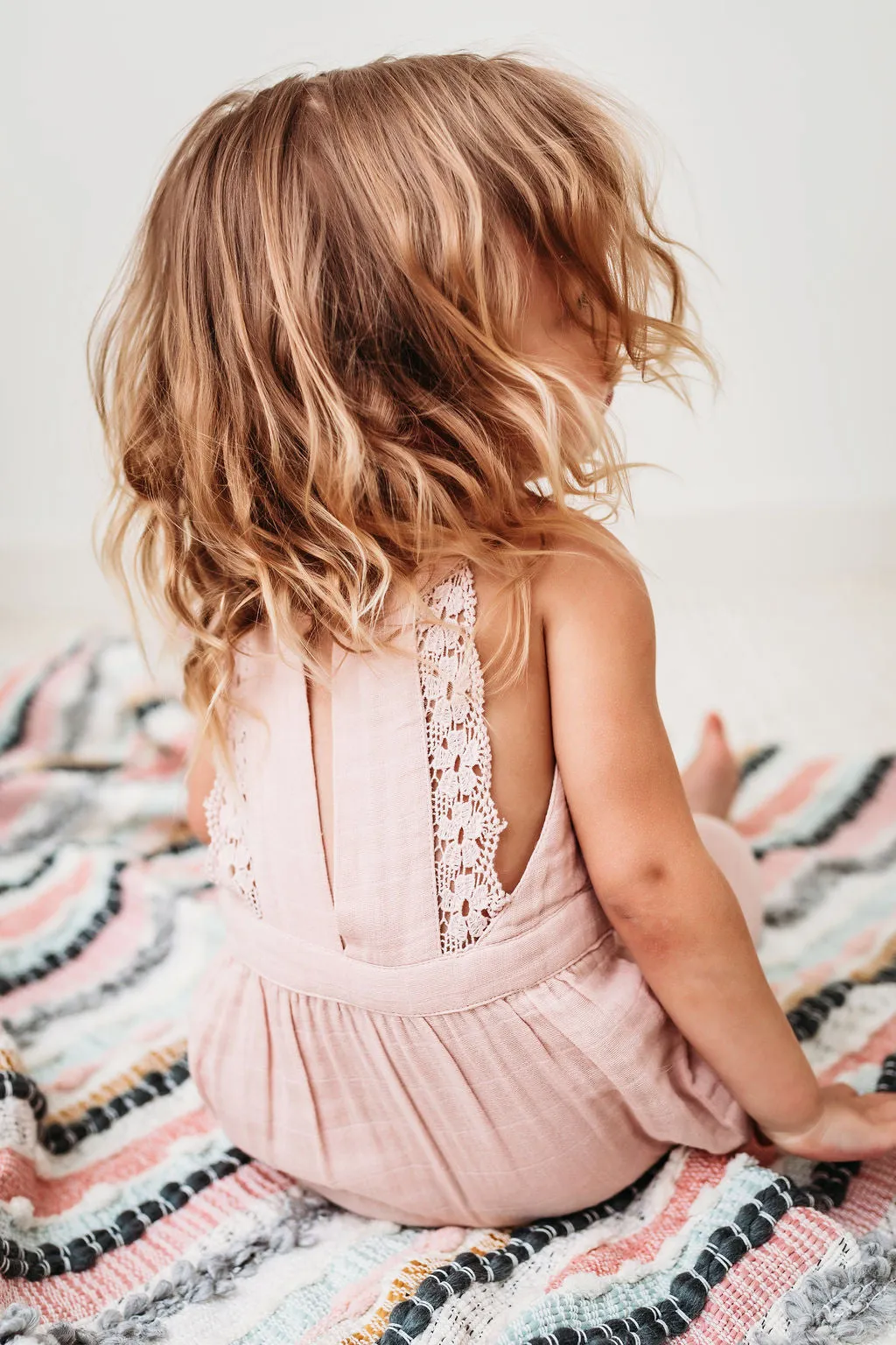 City Mouse Muslin Lace Back Romper - Peach Blossom