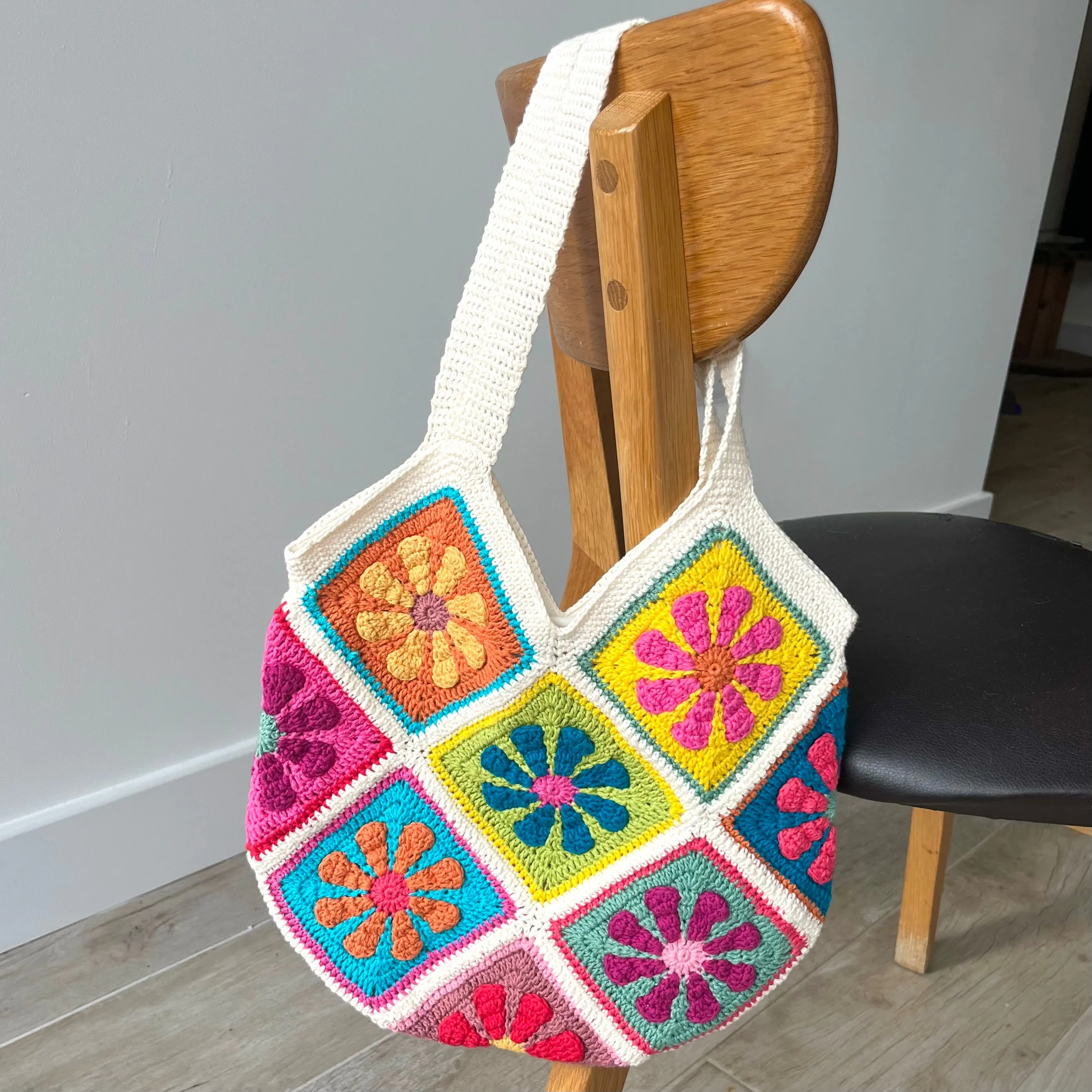 Crochet Daisy Tote Bag