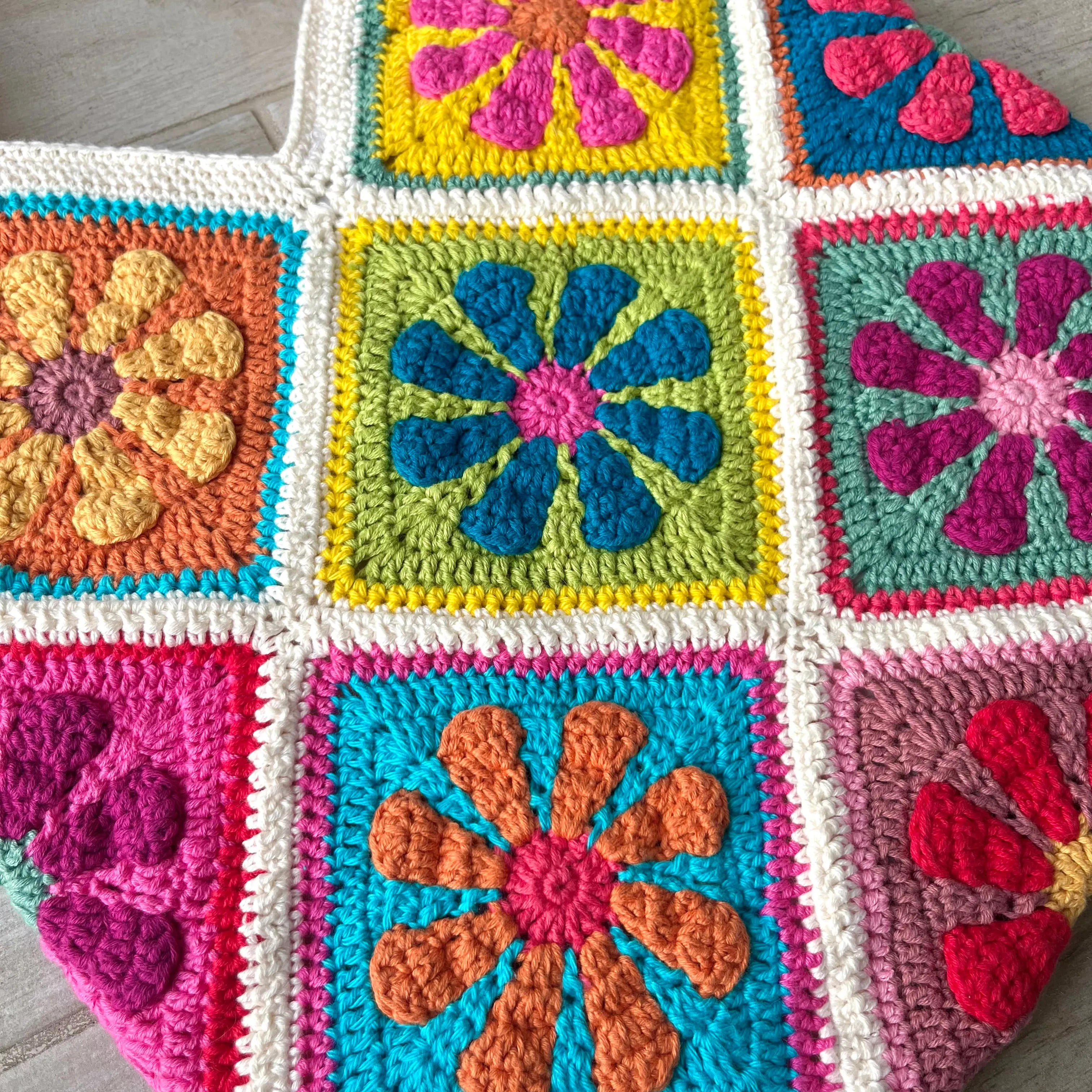 Crochet Daisy Tote Bag